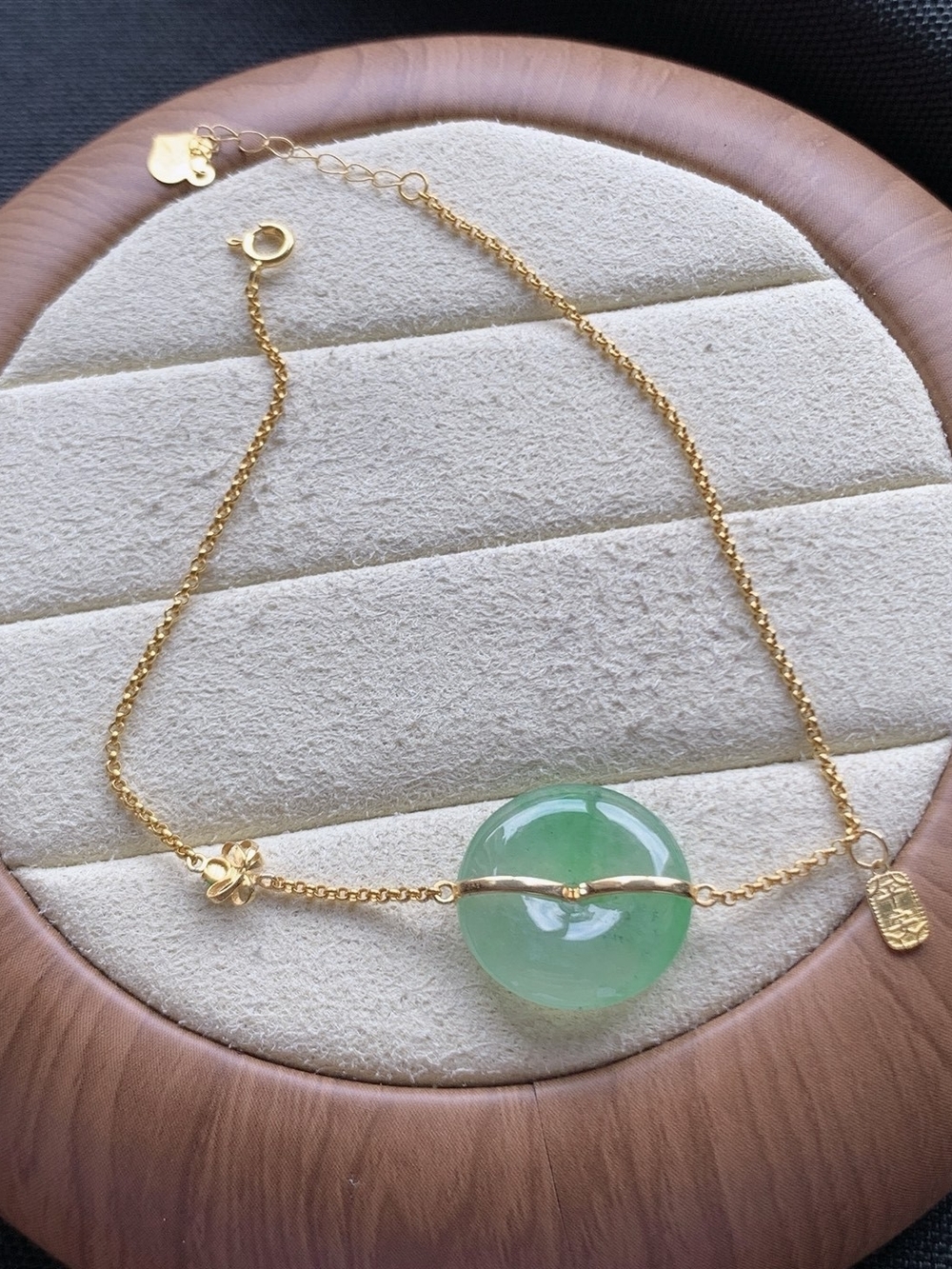 18k Gold Chain Bracelet with Green Jade Donut Pendant Tpye A Certified